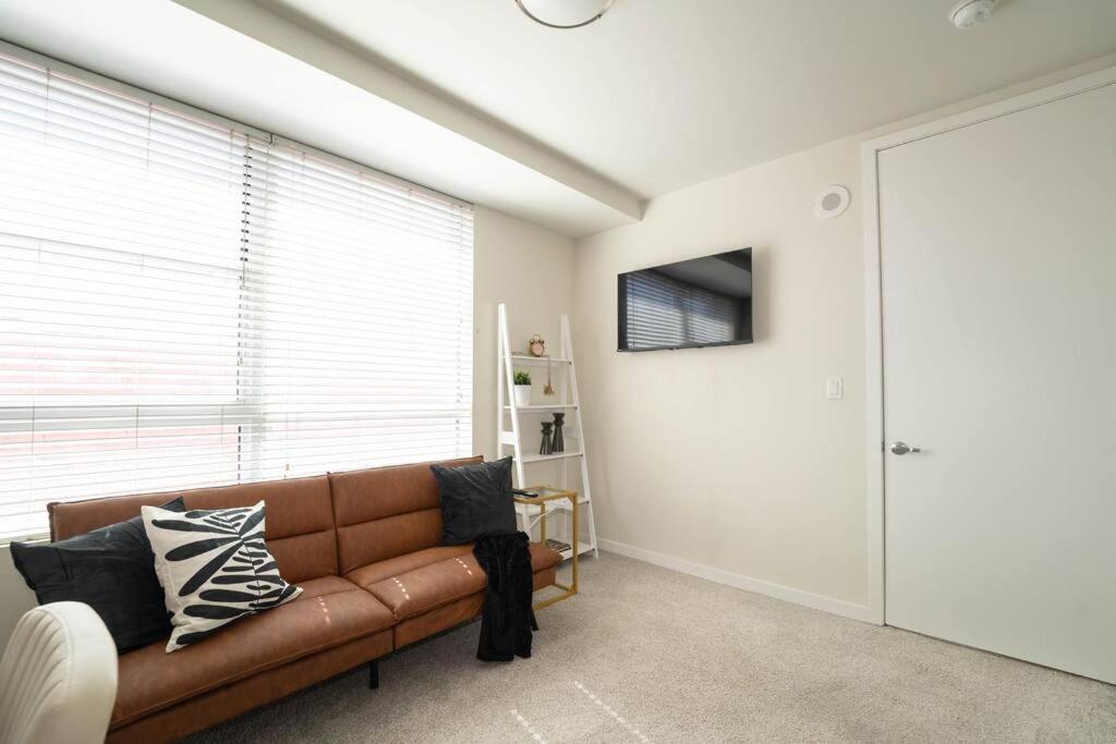 June Specials- Suite Spot Dtla- Free Parking For One Car! Los Angeles Zewnętrze zdjęcie